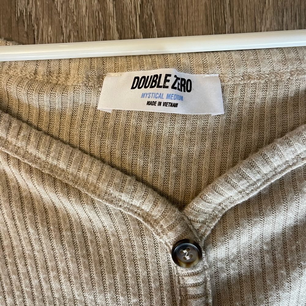 Cropped Sweater - Picture 3 of 3